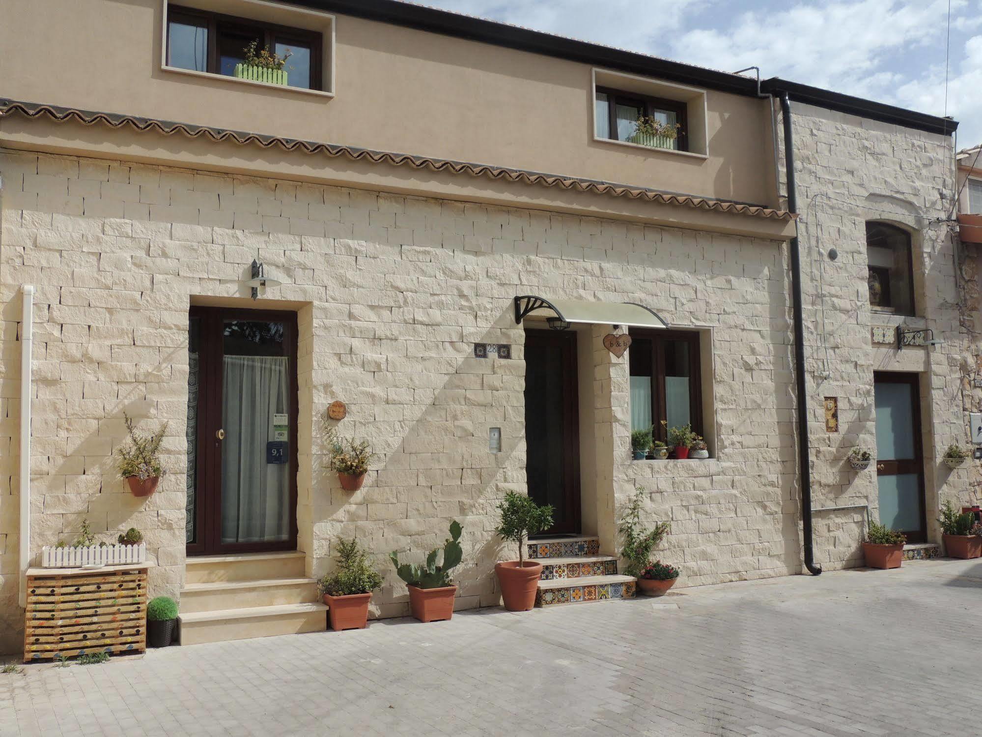 Monolocale L'Abbraccio Apartment Ragusa Exterior photo